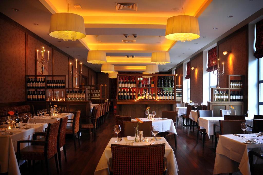 The Shirley Arms Hotel Carrickmacross Ngoại thất bức ảnh