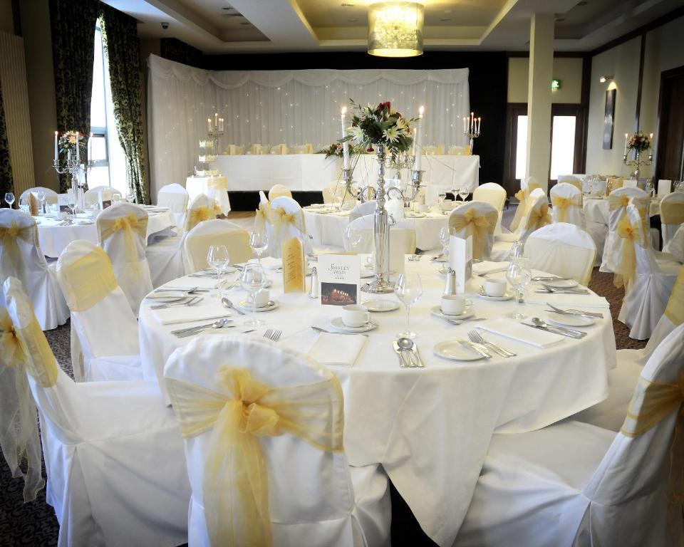 The Shirley Arms Hotel Carrickmacross Ngoại thất bức ảnh